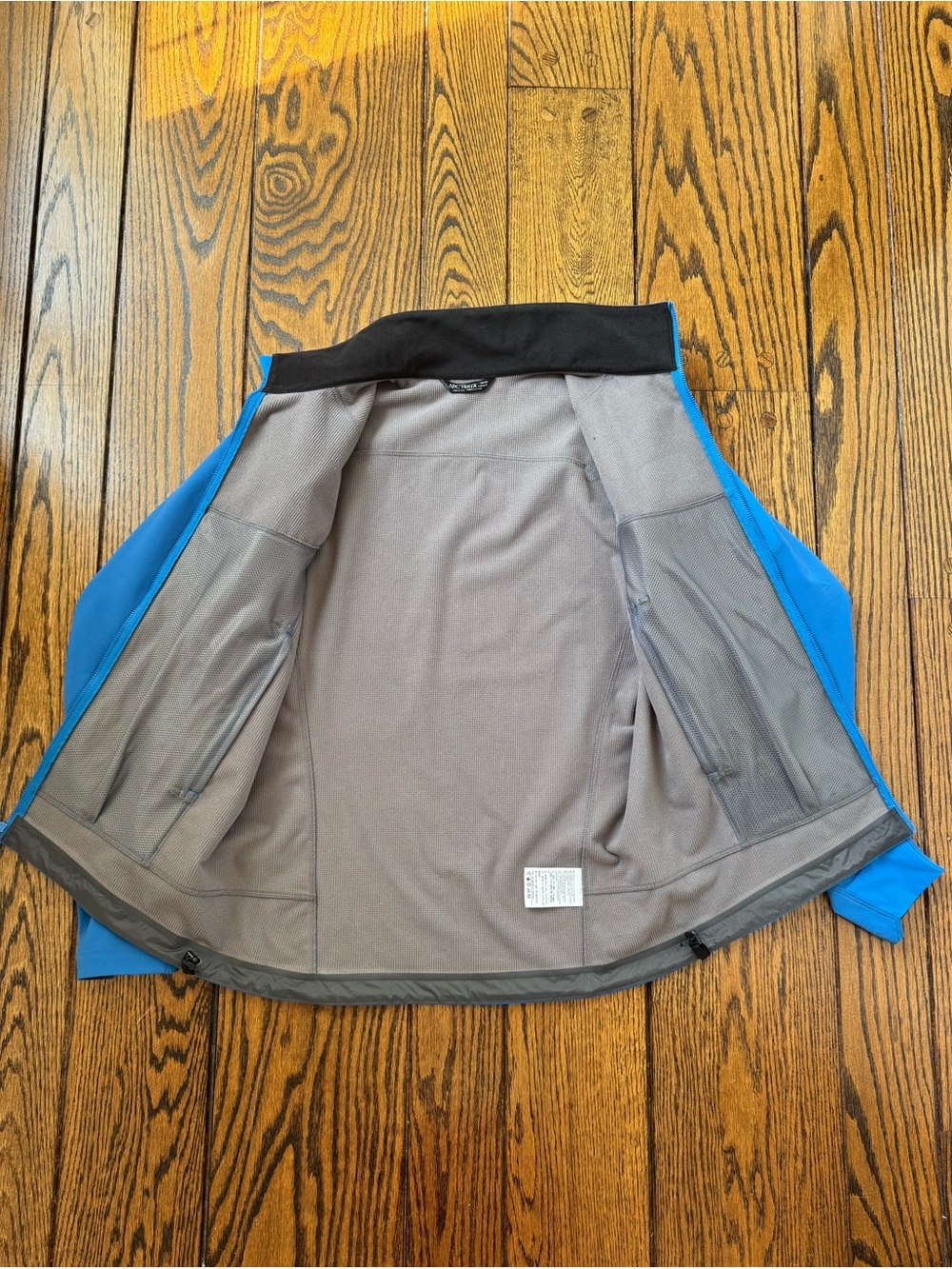 Arc'teryx Men's Blue Eclipse LT Softshell Jacket - Picture 11 of 12